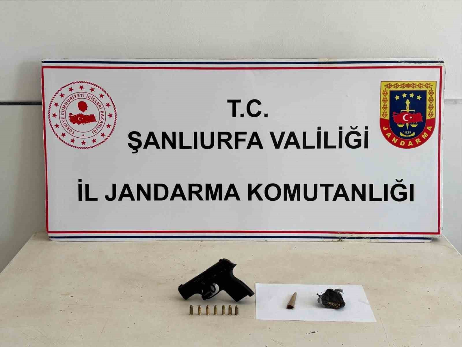 ŞÜPHELİ ŞAHISLARIN ÜZERİNDN UYUŞTURUCU VE SİLAH ÇIKTI