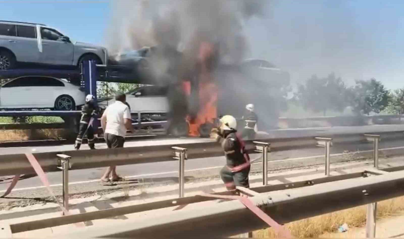 OTOMOBİL YÜKLÜ TIR ALEV ALARAK PATLADI