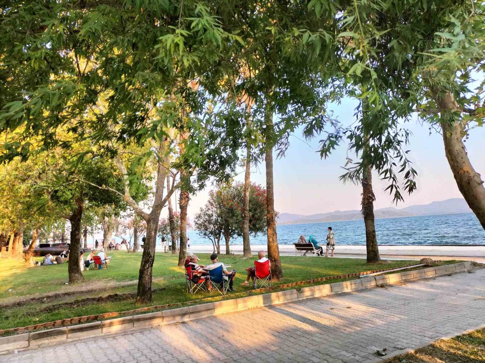 KÖYCEĞİZ’DE SICAK HAVA ETKİLİ OLUYOR
