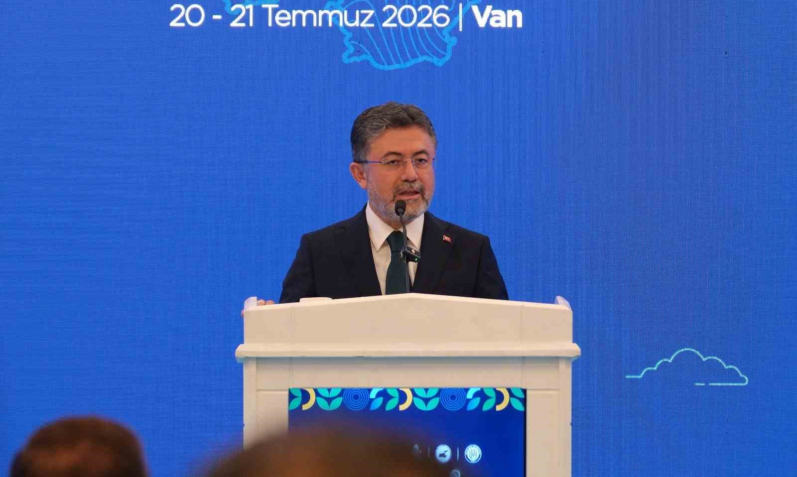 BAKAN YUMAKLI: "VAN GÖLÜ’NÜN HAZİNELERİNİ KEŞFETMEK İÇİN DEĞİL KORUMAK İÇİN VARIZ"