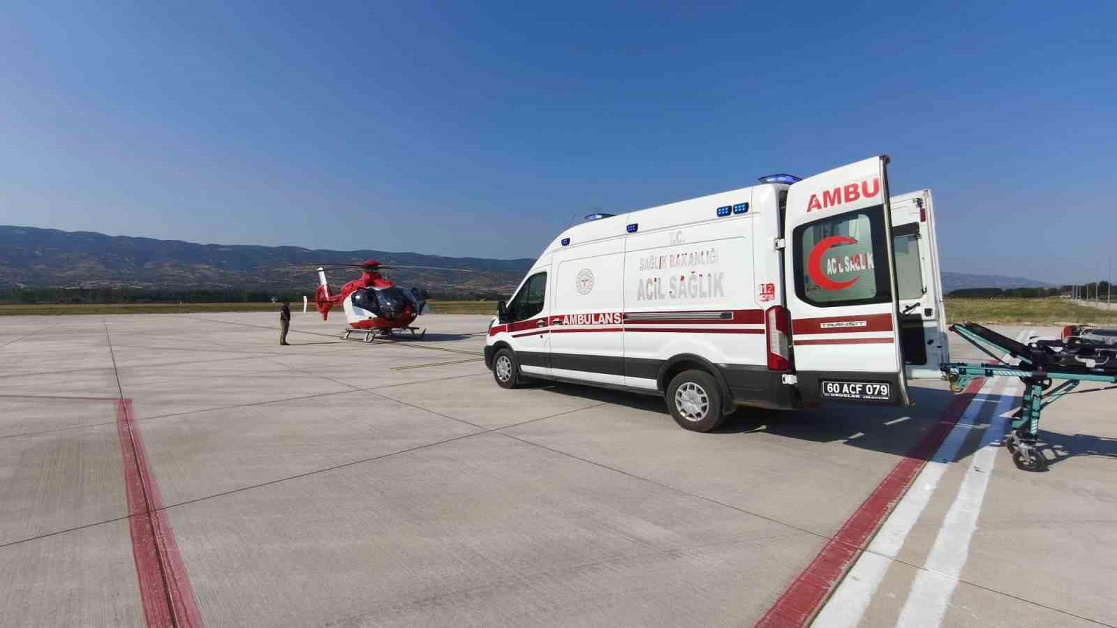 TOKAT’TA KAFA TRAVMASI GEÇİREN ÇOCUK, HELİKOPTER AMBULANSLA ANKARA’YA SEVK EDİLDİ