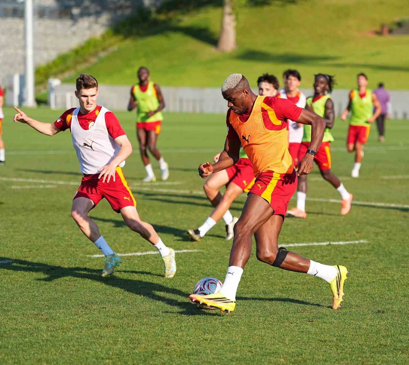 GALATASARAY, GÜNÜ ÇİFT ANTRENMANLA TAMAMLADI