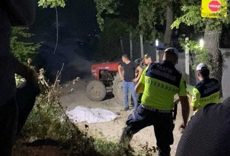 DEVRİLEN TRAKTÖRÜN SÜRÜCÜSÜ HAYATINI KAYBETTİ