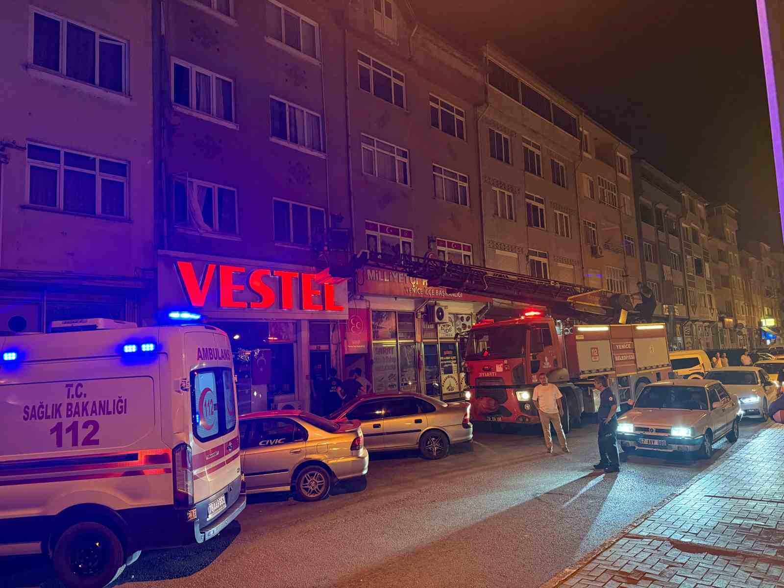 KARABÜK’TE DEHŞET: EŞİNİN BOĞAZINI KESEREK ÖLDÜRDÜ