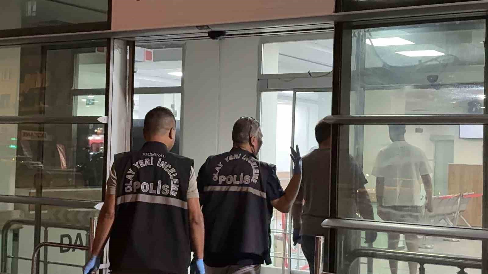 TABANCAYLA YARALADIKLARI ŞAHSI HASTANEYE BIRAKIP KAÇTILAR: 1 YARALI