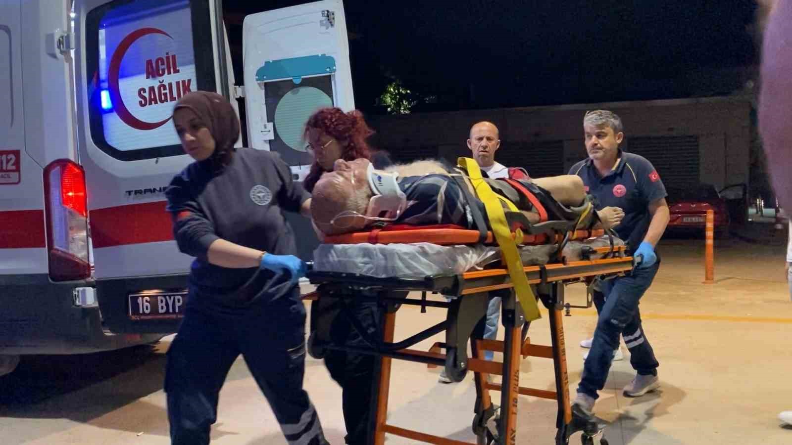 DEVRİLEN TRAKTÖRÜN SÜRÜCÜSÜ AĞIR YARALANDI