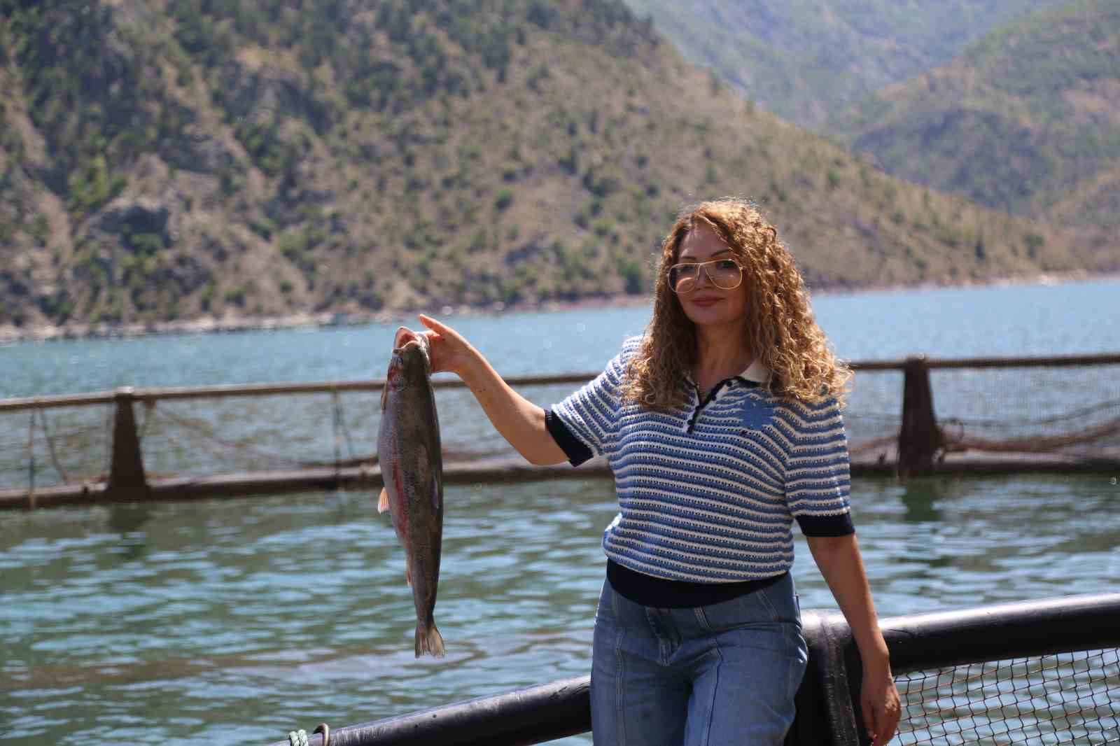 ÇORUH HAVZASI’NDA ÜRETİLEN TÜRK SOMONLARI DÜNYA SOFRALARINDA