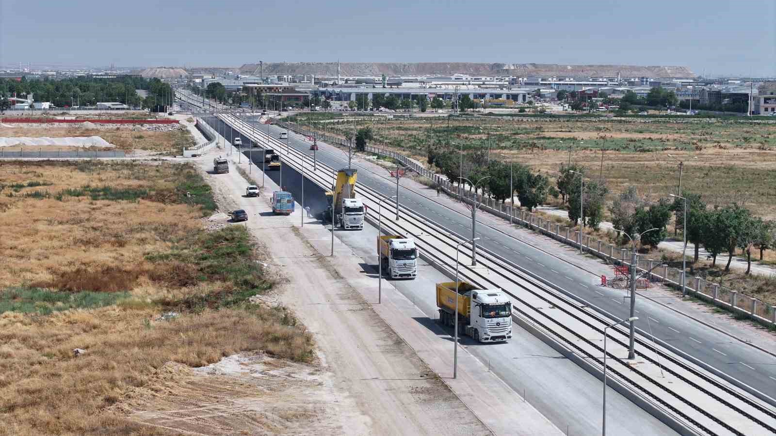 KONYA BÜYÜKŞEHİR, ’ŞEHİR HASTANESİ-YENİ SANAYİ SİTESİ’ TRAMVAY HATTI GÜZERGAHINDAKİ BÖLGELERİN YOL ALTYAPISINI GÜÇLENDİRİYOR