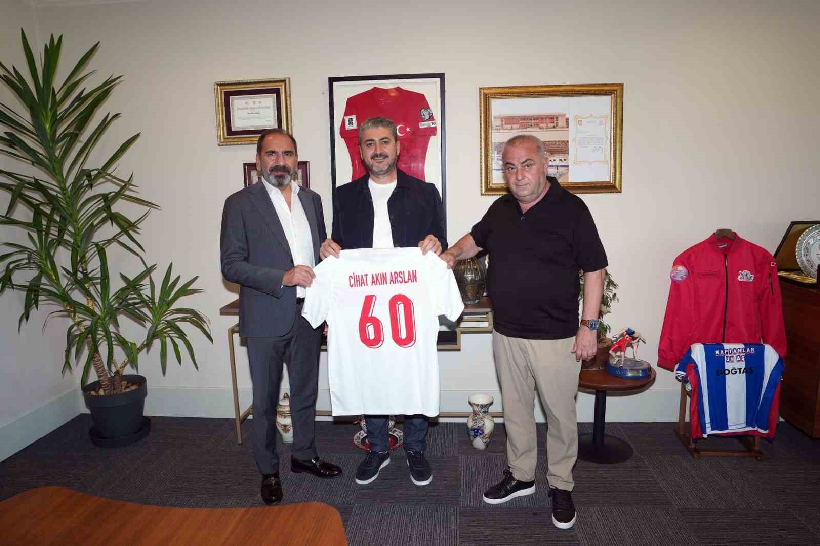 ERBAASPOR BAŞKANI CİHAN AKIN ARSLAN’DAN, MECNUN OTYAKMAZ’A ZİYARET