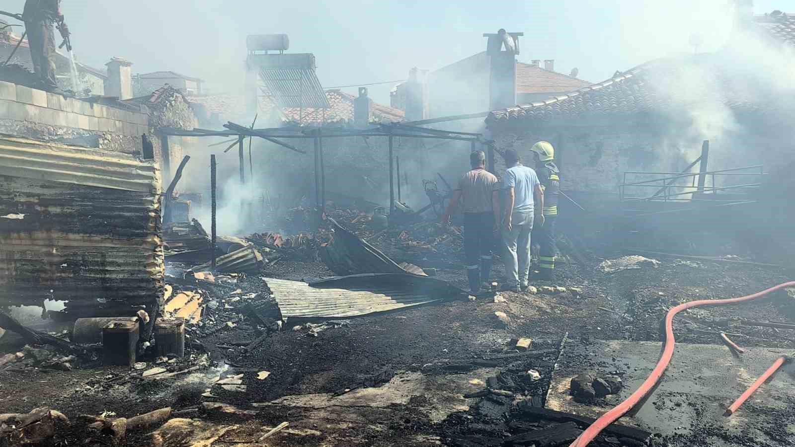 MENTEŞE’DE EVDE ÇIKAN YANGINDA YAŞLI ADAM HAYATINI KAYBETTİ