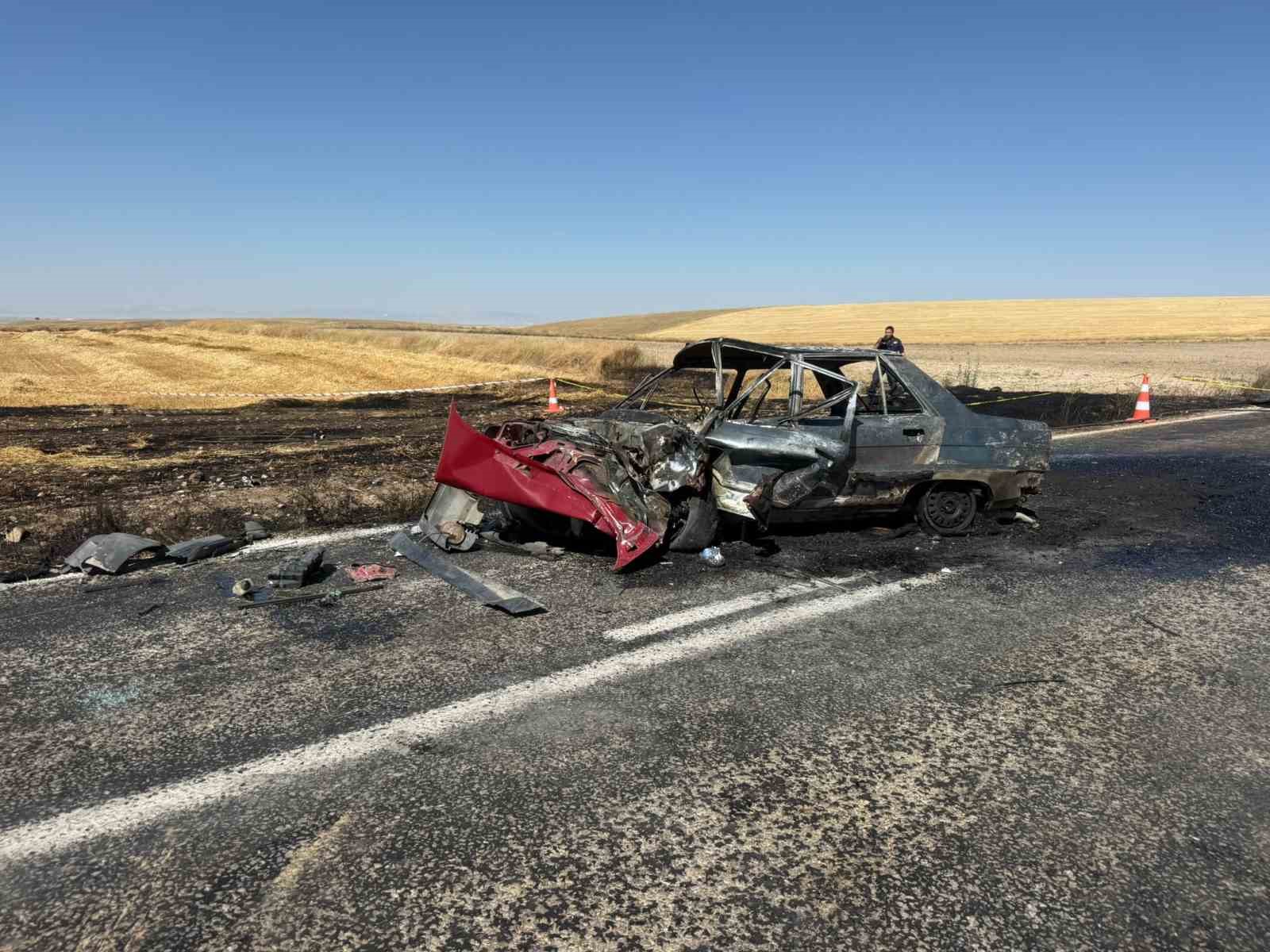 KAZA YAPIP YANAN ARACIN SÜRÜCÜSÜ HAYATINI KAYBETTİ