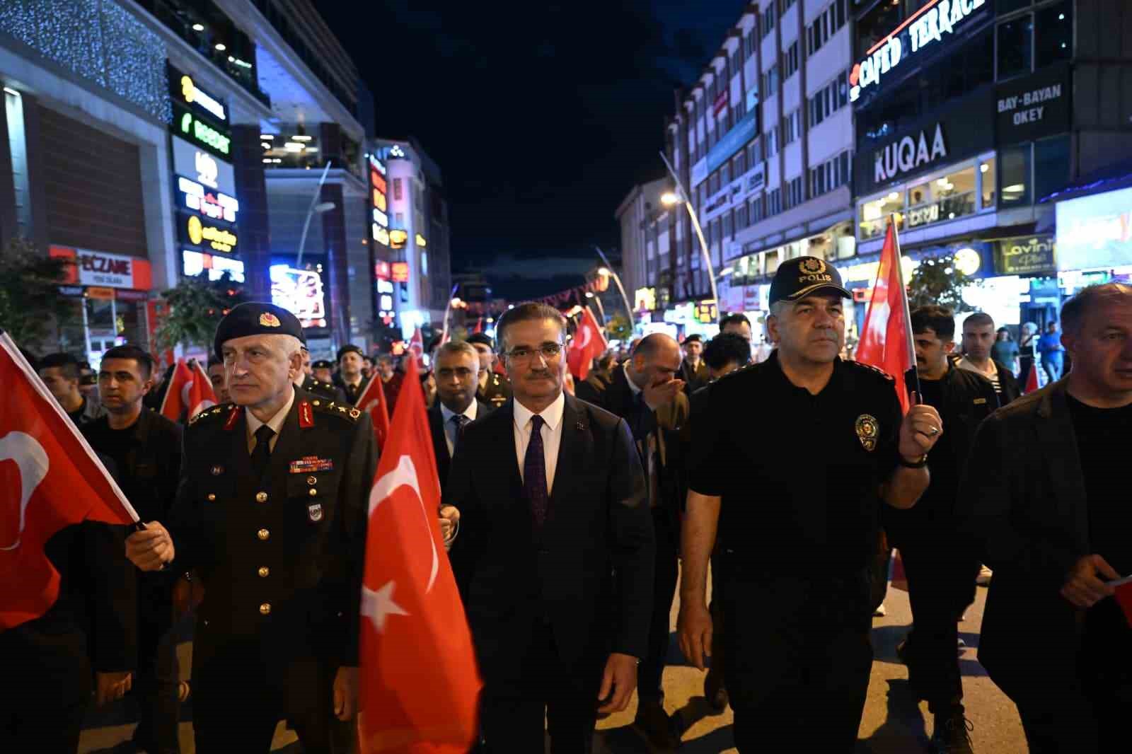 ERZURUM’DA 107. YILLIK COŞKU FENER ALAYI İLE RENKLENDİ