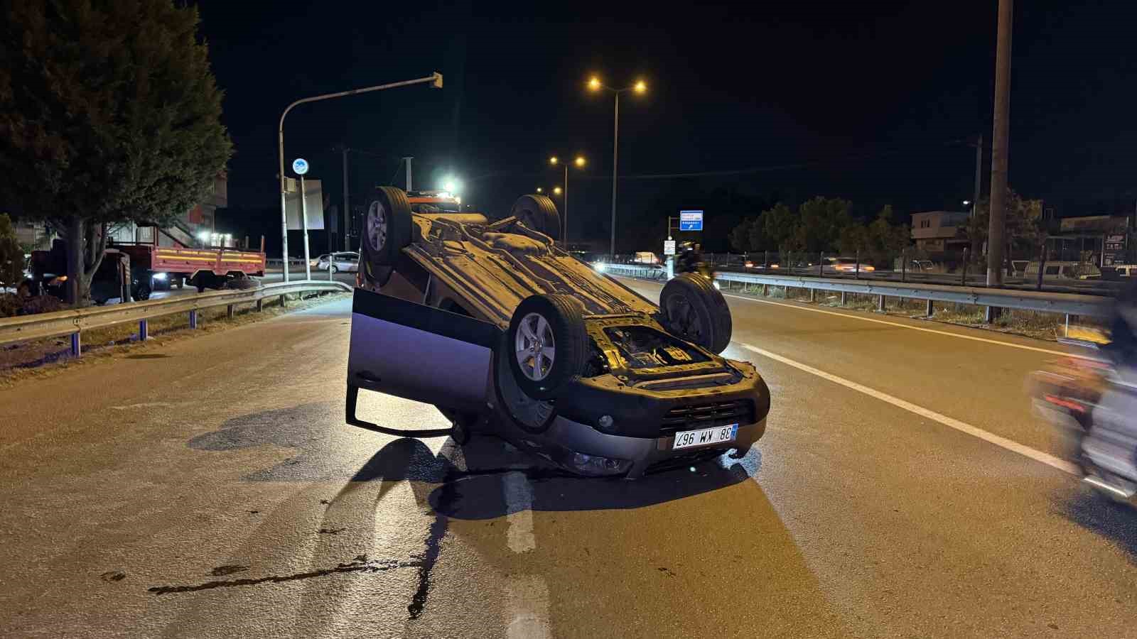 ALKOLLÜ SÜRÜCÜNÜN KARIŞTIĞI KAZADA 4 KİŞİ YARALANDI