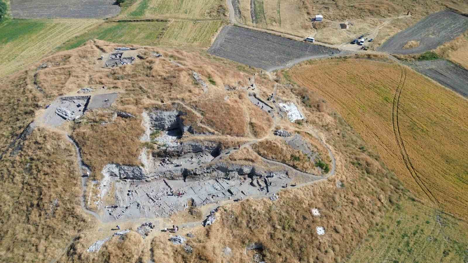 YOZGAT’TAKİ 6 BİN YILLIK KESİNTİSİZ YERLEŞİM ALANI: ÇADIR HÖYÜK