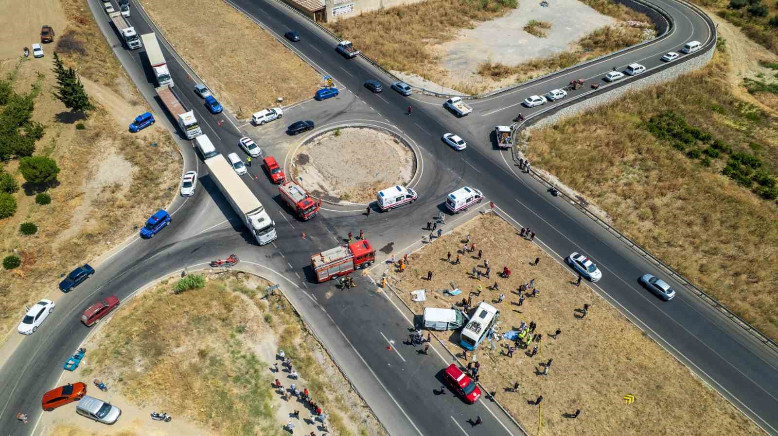MANİSA’DA FECİ KAZA 1 ÖLÜ 11 YARALI