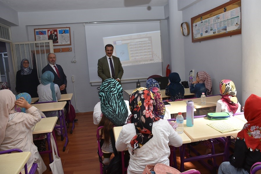 KAYMAKAM GÜLDOĞAN,YAZ KUR’AN KURSU ÖĞRENCİLERİYLE BULUŞTU
