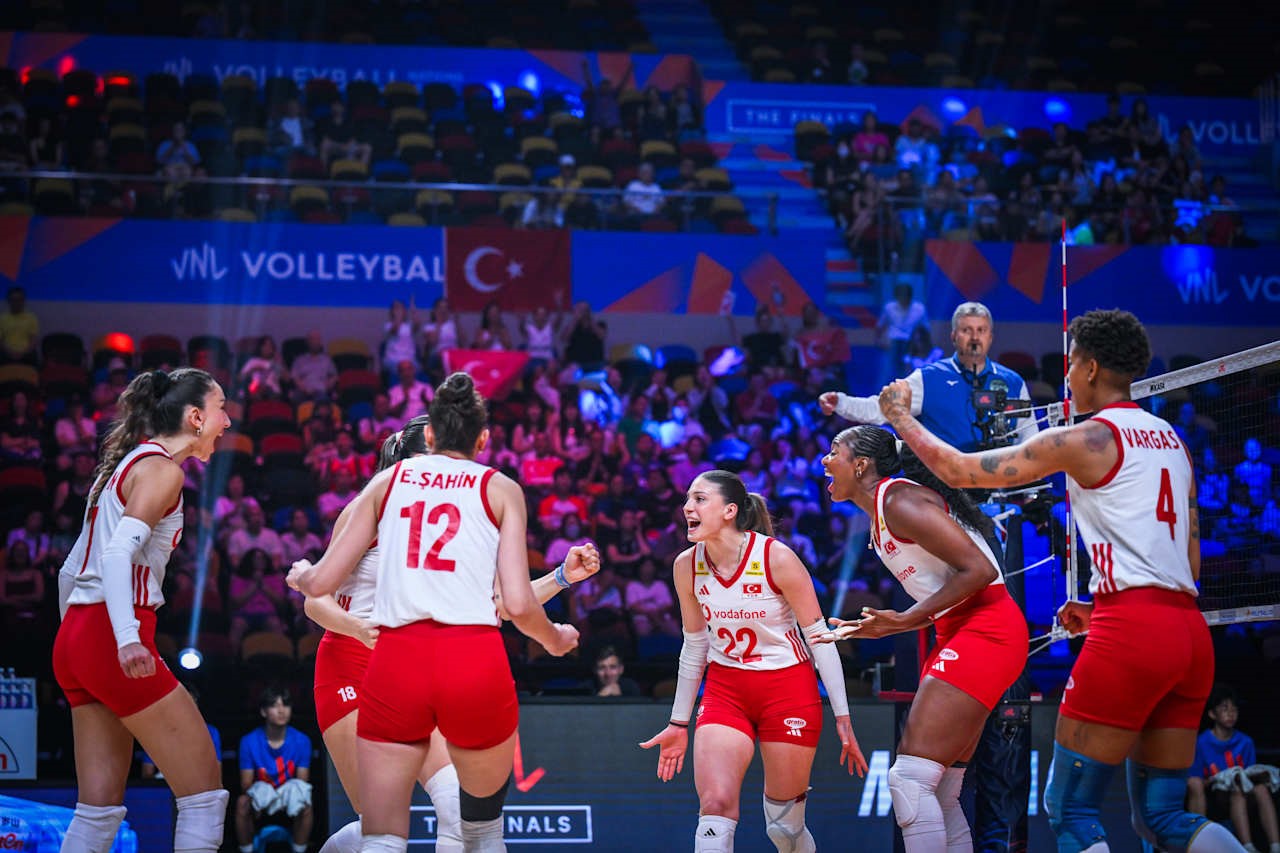 A MİLLİ KADIN VOLEYBOL TAKIMI, MİLLETLER LİGİ’NDE YARI FİNALE YÜKSELDİ