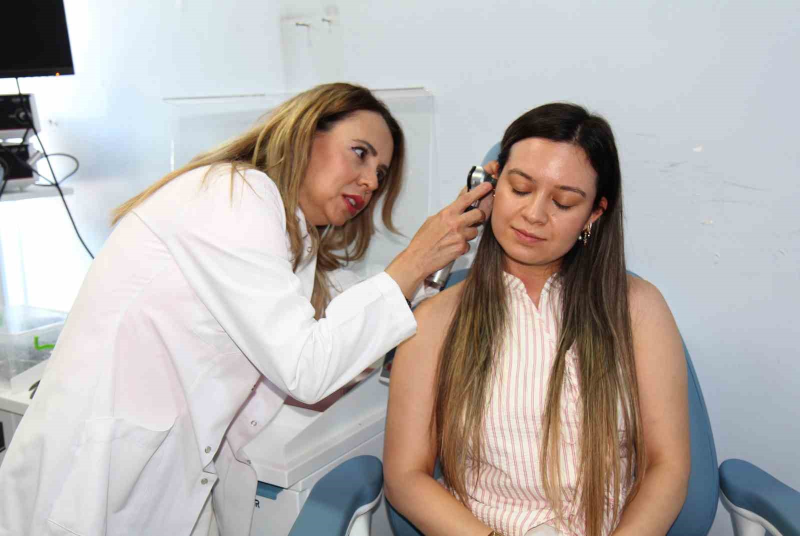 DENİZ VE HAVUZDAN BULAŞABİLECEK DIŞ KULAK ENFEKSİYONLARI İLE KULAK MANTARINA KARŞI UYARI YAPILDI