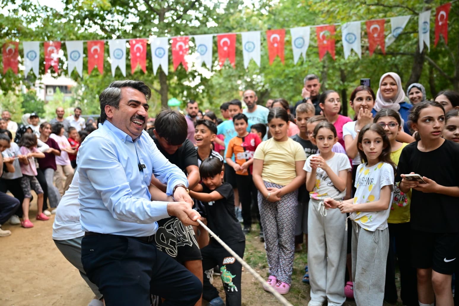 BAŞKAN YILMAZ’DAN MİNİKLERE SÜRPRİZ