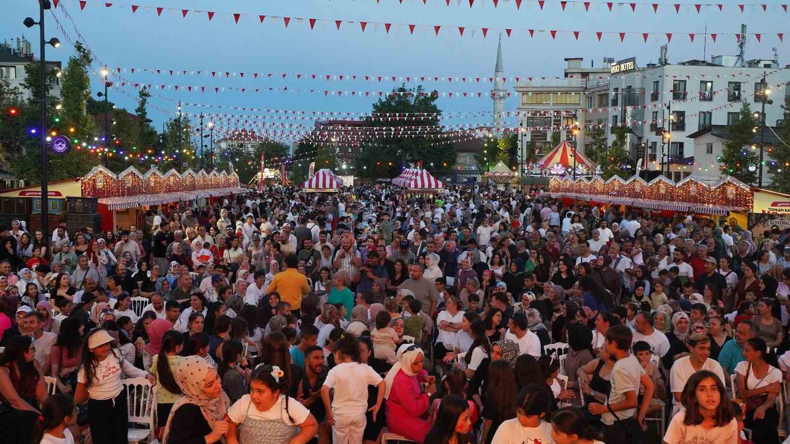 FATİH BELEDİYESİ NOSTALJİ GÜNLERİYLE GEÇMİŞİ BUGÜNLE BULUŞTURUYOR