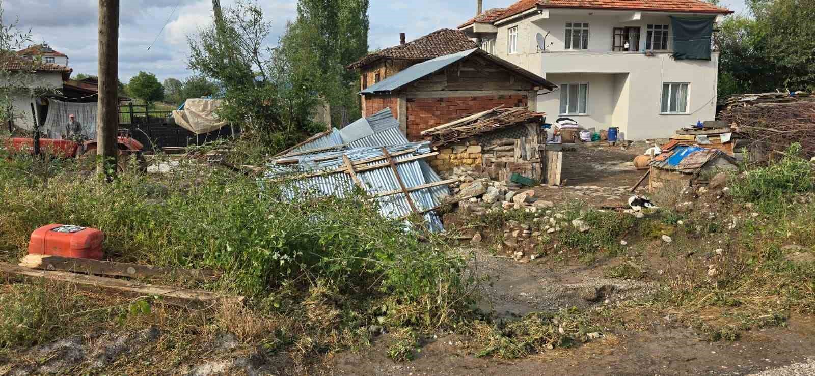 SAMSUN’DA ŞİDDETLİ SAĞANAK VE DOLU ZARARA YOL AÇTI
