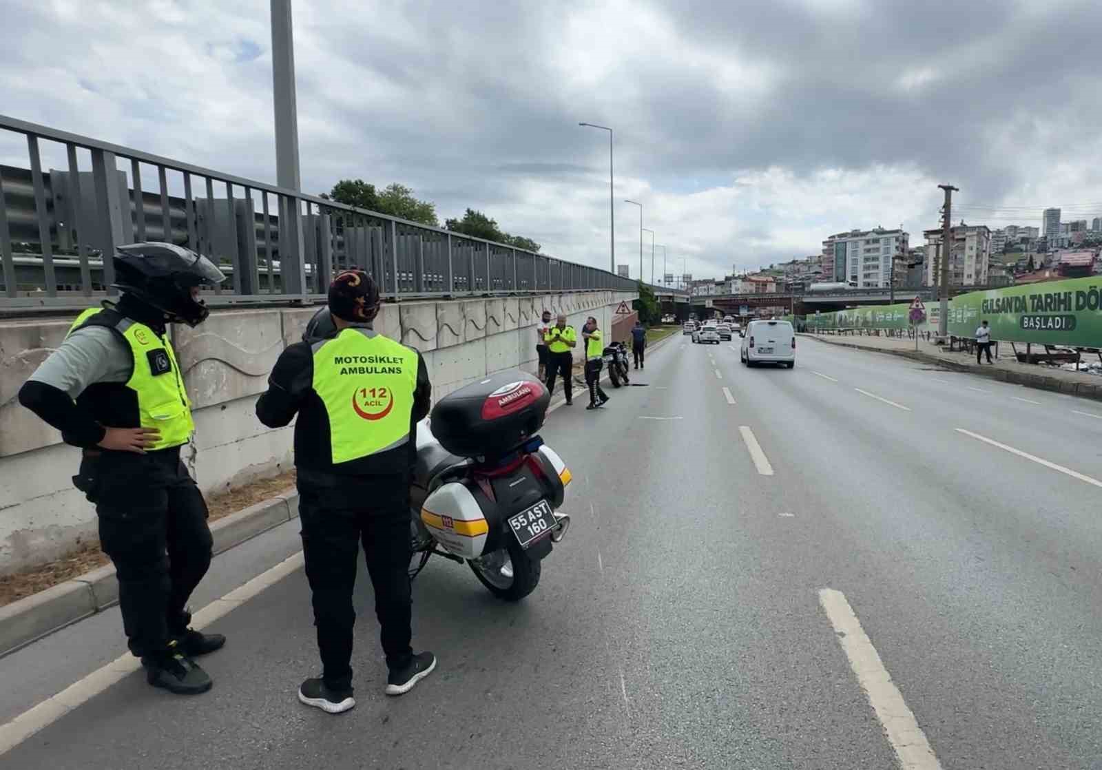 SAMSUN’DA DEVRİLEN MOTOSİKLETTEKİ 2 KİŞİ YARALANDI