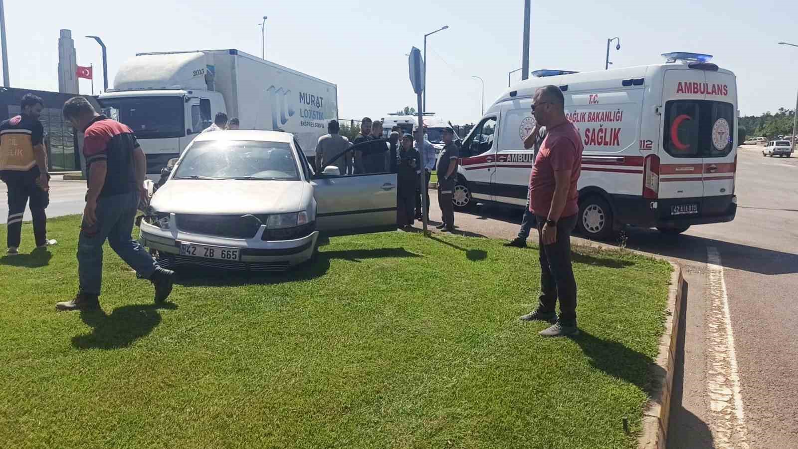 KONYA’DA OTOMOBİL İLE KAMYON ÇARPIŞTI: 3 YARALI