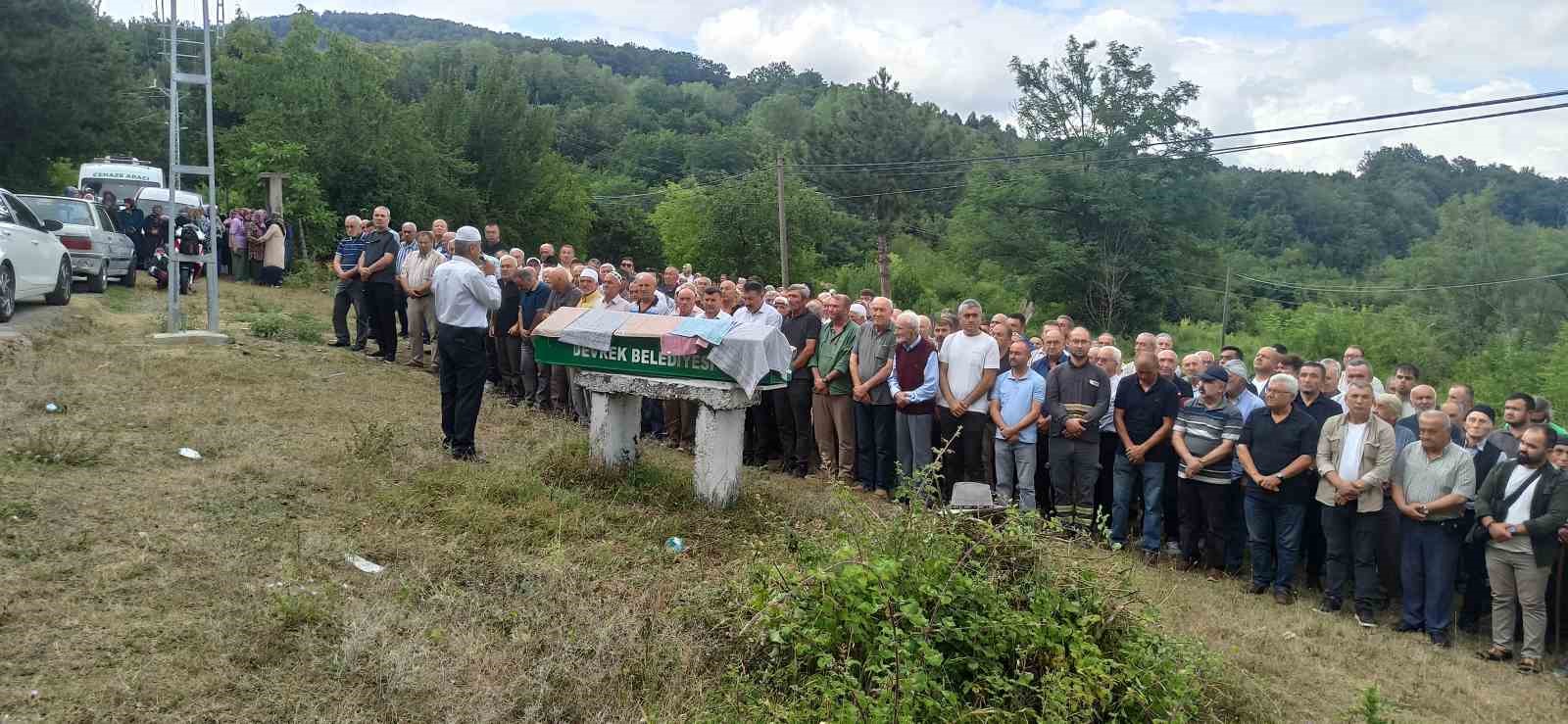 DEVREK’TE KAZA SONRASI YANAN OTOMOBİLDE ÖLEN SÜRÜCÜ TOPRAĞA VERİLDİ