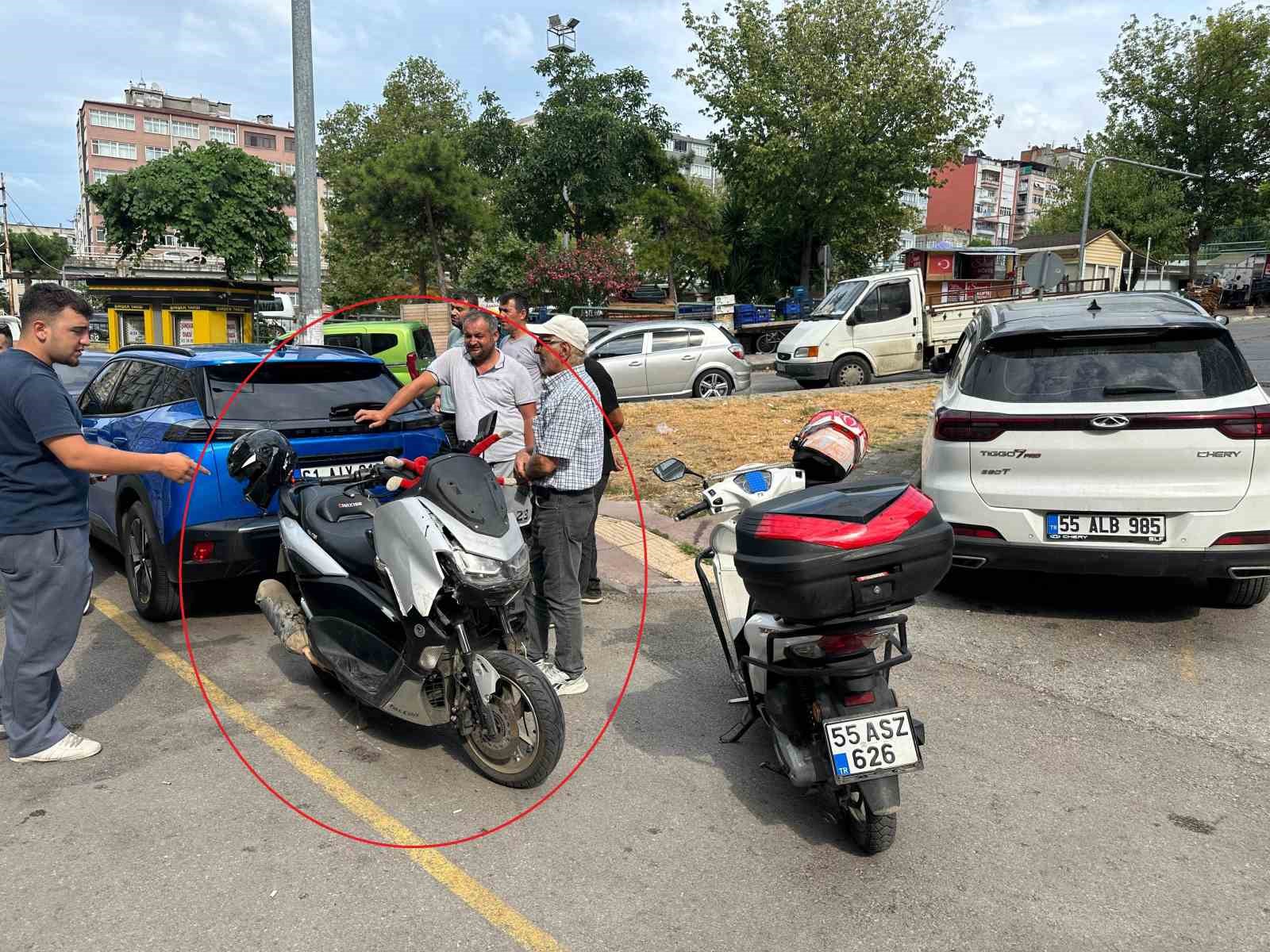 SAMSUN’DA MOTOSİKLET İLE TİCARİ TAKSİ ÇARPIŞTI