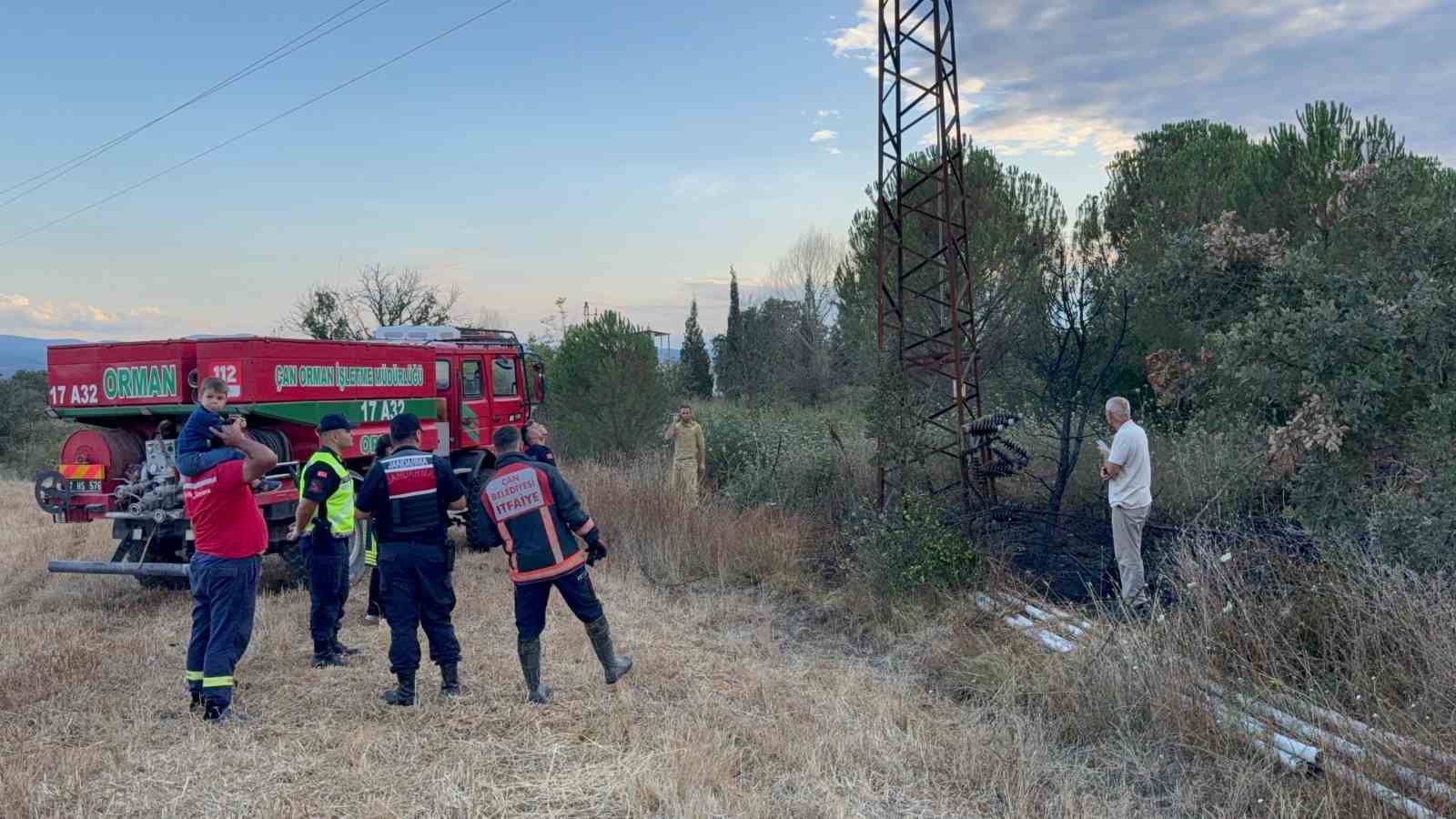 ÇAN’DAKİ YANGIN ORMANA SIÇRAMADAN SÖNDÜRÜLDÜ