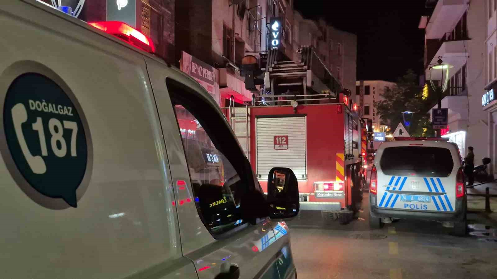 İŞ HANININ TUVALETİNDE ÇIKAN YANGIN PANİĞE NEDEN OLDU