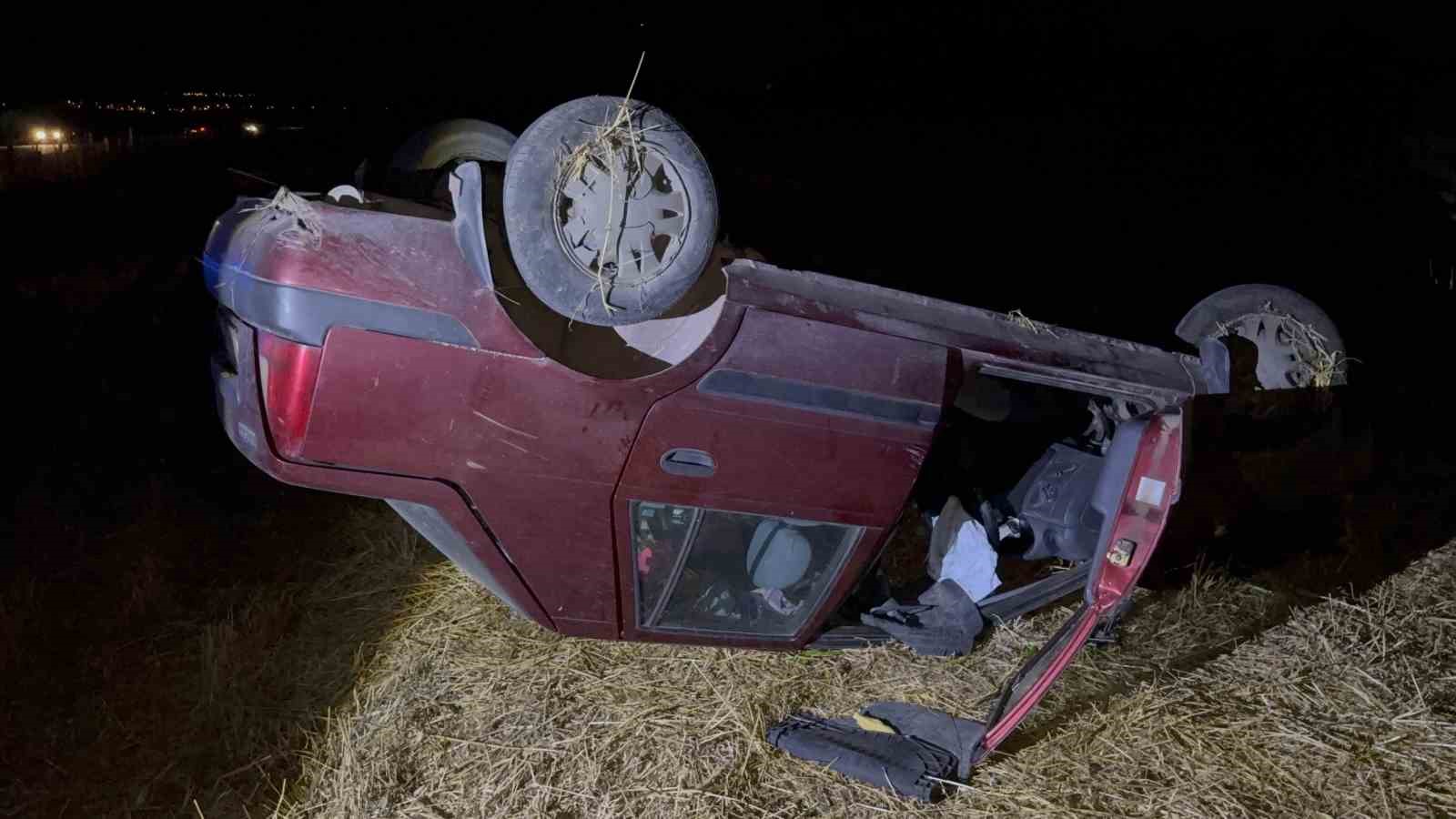ÇANAKKALE’DE KONTROLDEN ÇIKAN OTOMOBİL TARLAYA UÇTU