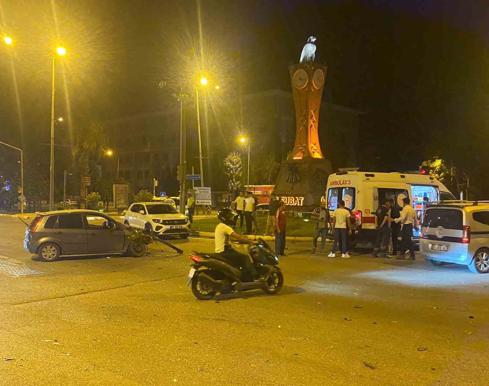 İKİ OTOMOBİL ÇARPIŞTI: 1 YARALI
