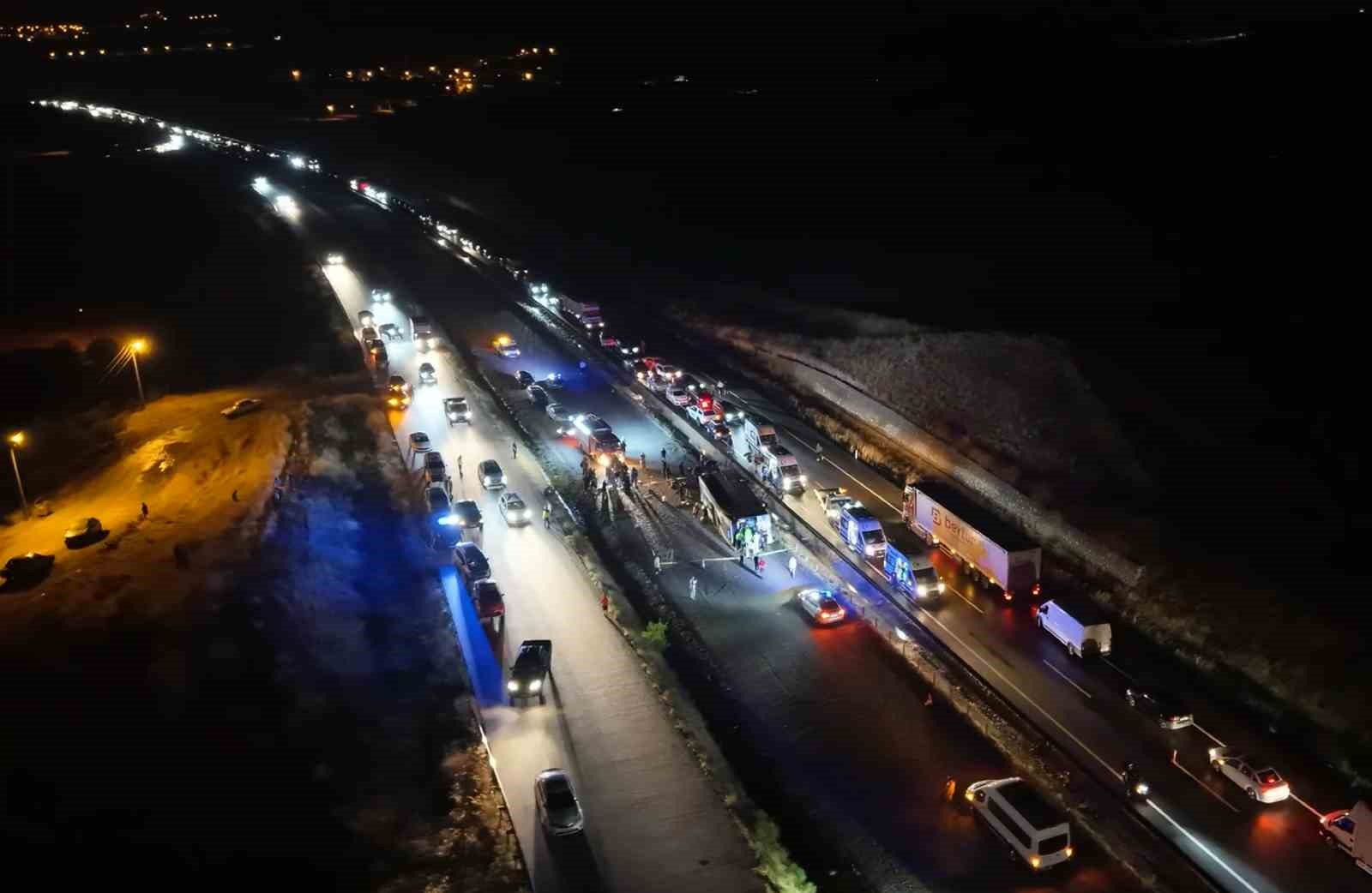 KIRIKKALE’DEKİ OTOBÜS KAZASINDA 29 KİŞİ YARALANDI