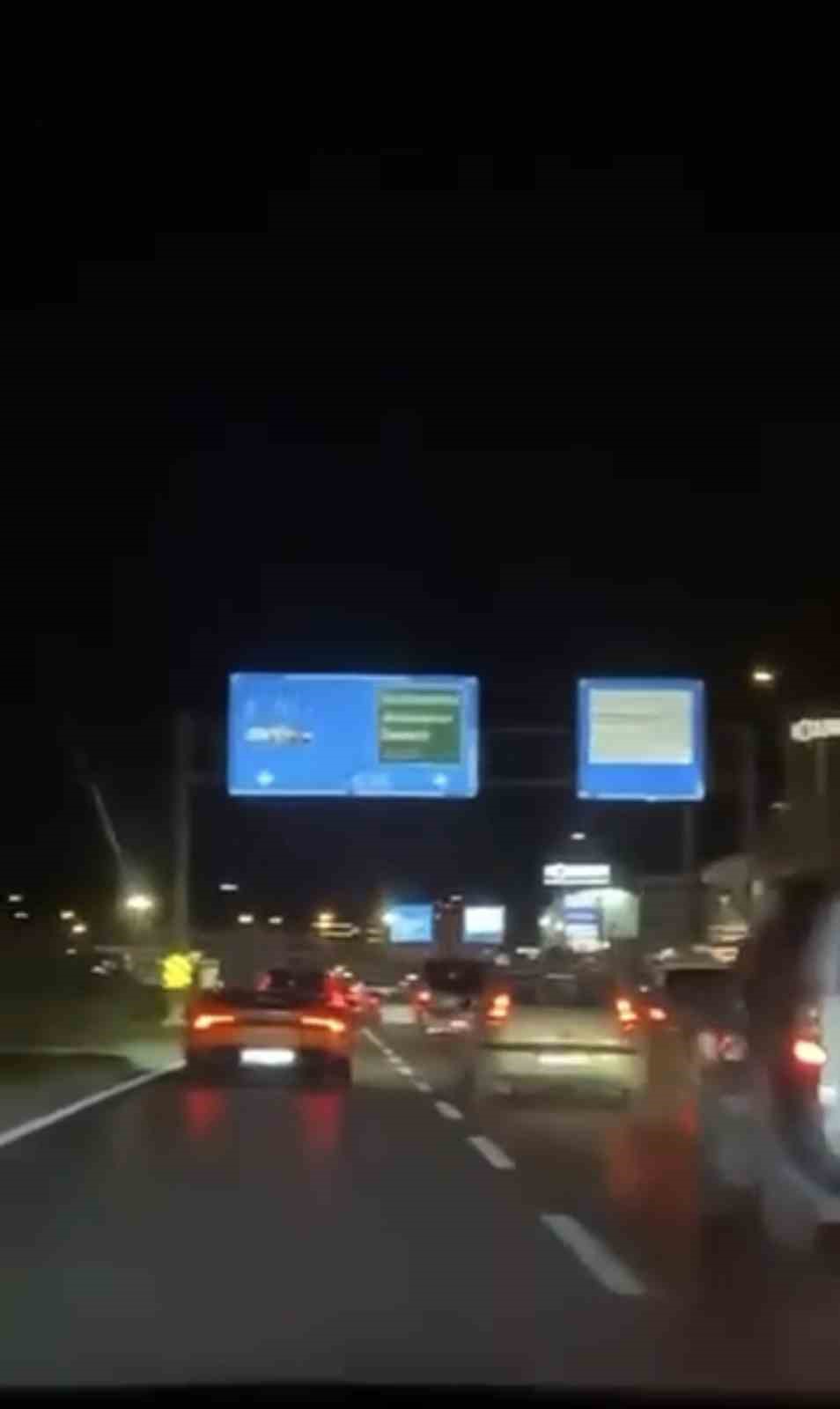 BURSA’DA LÜKS OTOMOBİL KAZAYA KARIŞTI, SÜRÜCÜ KAÇTI