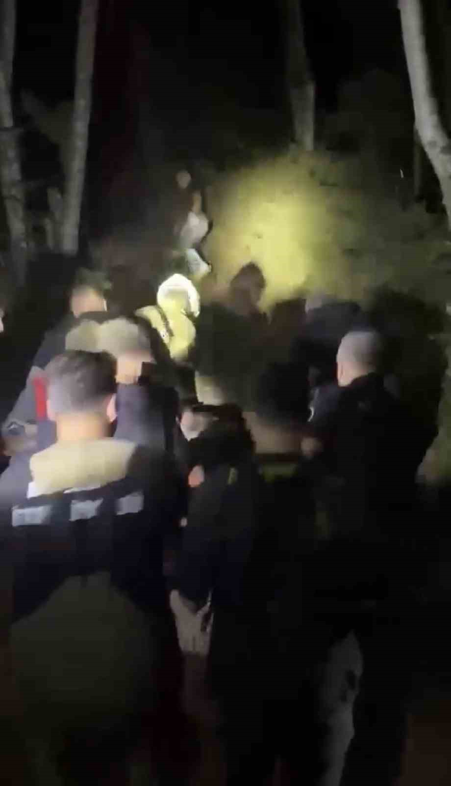 PATİKADAN YAMACA DÜŞEREK MAHSUR KALAN BİR KİŞİ, İTFAİYE TARAFINDAN KURTARILDI