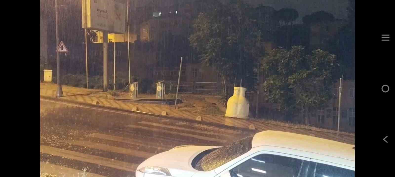 İSTANBUL’DA BEKLENEN YAĞIŞ BAŞLADI