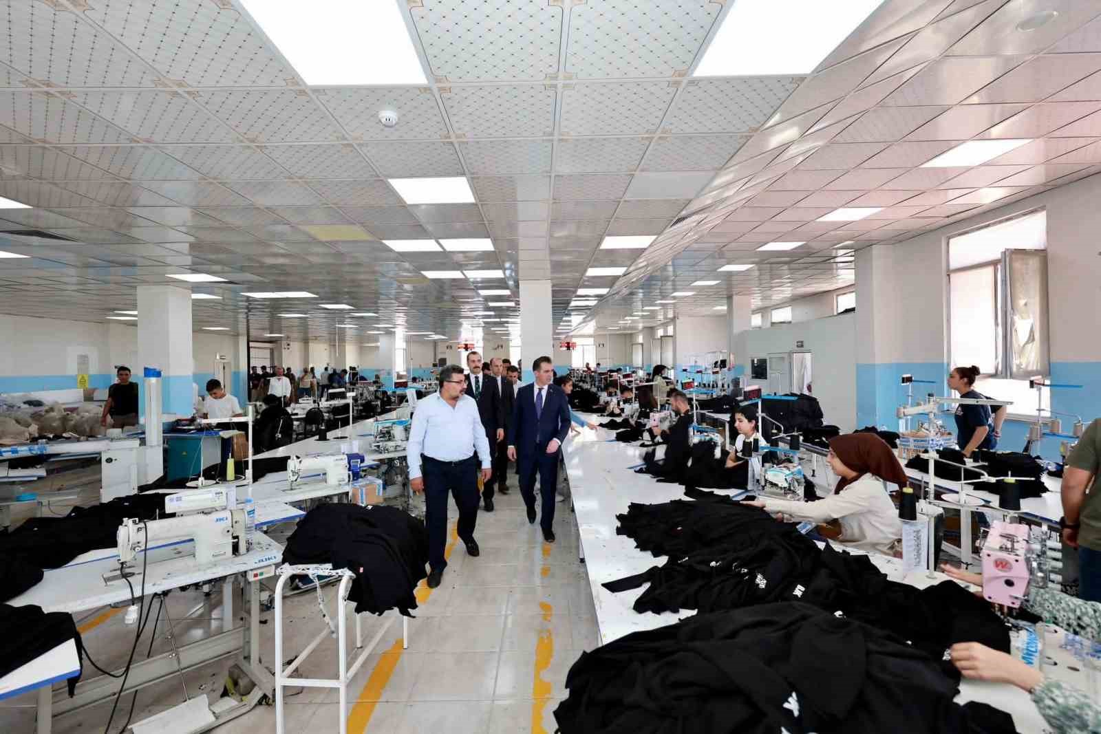 BİTLİS VALİSİ KARAKAYA GÜROYMAK’TA İNCELEMELERDE BULUNDU