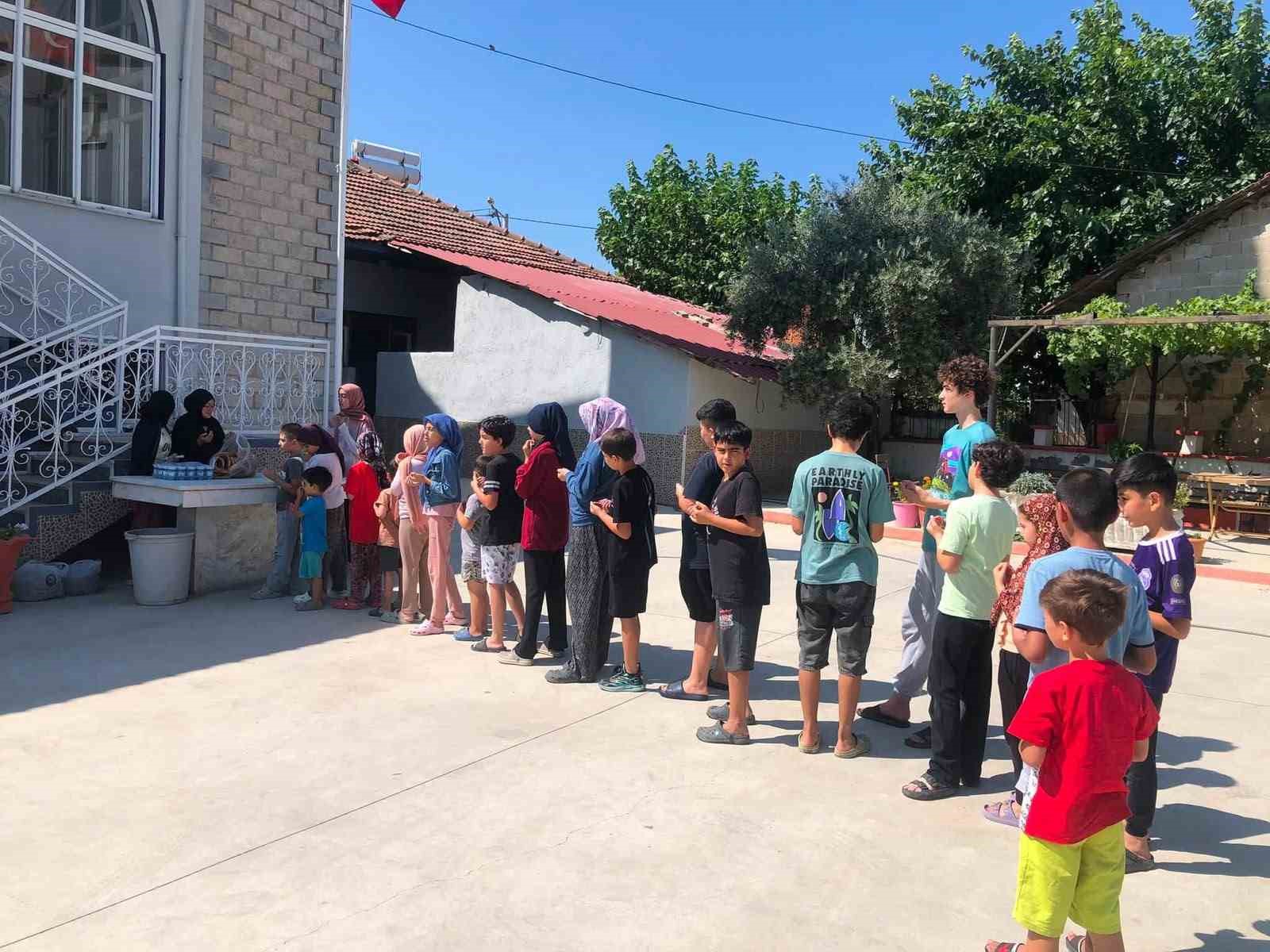 HAYIRSEVERLER KUR’AN KURSU ÖĞRENCİLERİNİ YALNIZ BIRAKMIYOR