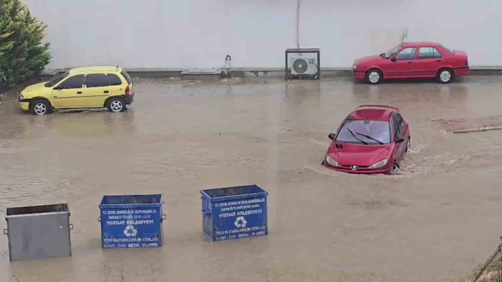 YOZGAT’TA SAĞANAK HAYATI OLUMSUZ ETKİLEDİ