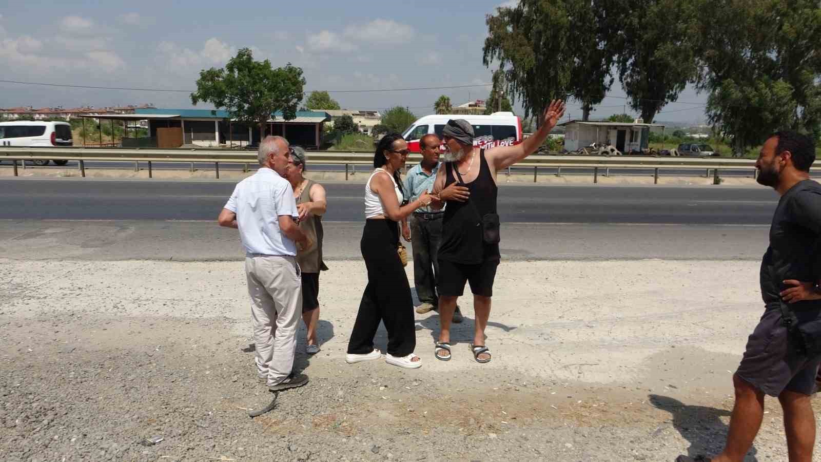 OTOMOBİL İLE MOTOSİKLET ÇARPIŞTI, GÖRGÜ TANIĞI İLE SÜRÜCÜ KAZAYI TARTIŞTI