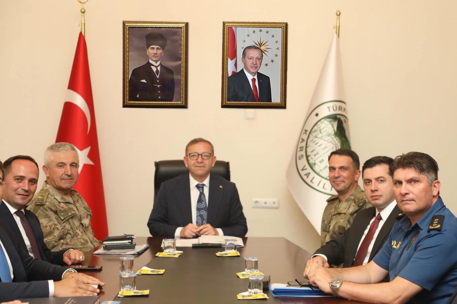 KARS’TA ASAYİŞ VE SINIR GÜVENLİĞİ MASAYA YATIRILDI