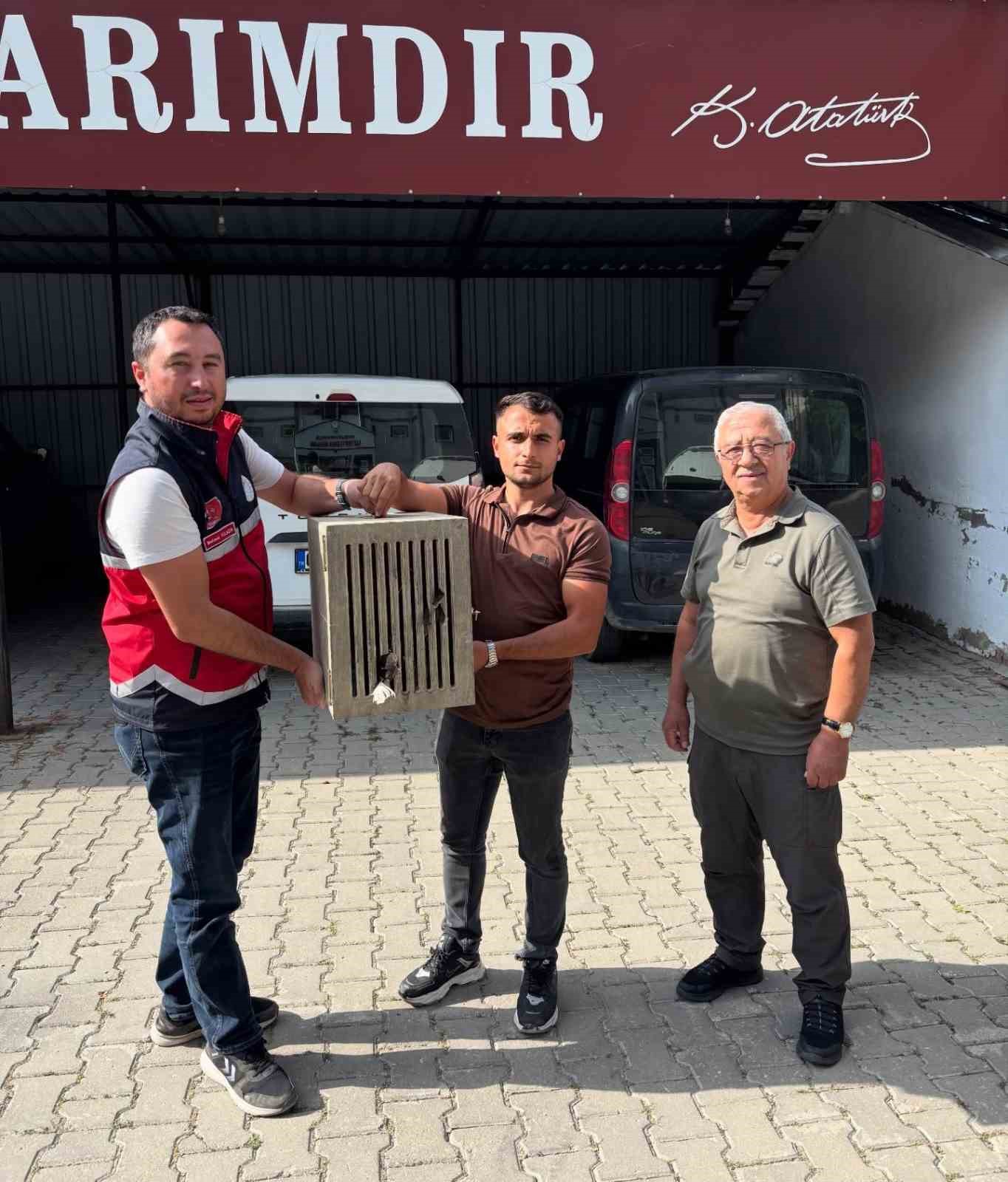 YARALI HALDE BULUNAN LEYLEK, KORUMA ALTINA ALINDI