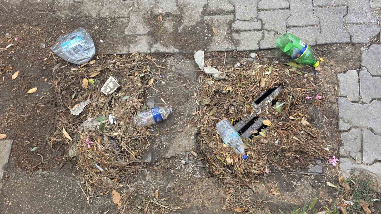 BANDIRMA’DA SAĞANAK SONRASI CADDE VE SOKAKLARDA SU BİRİKİNTİLERİ OLUŞTU