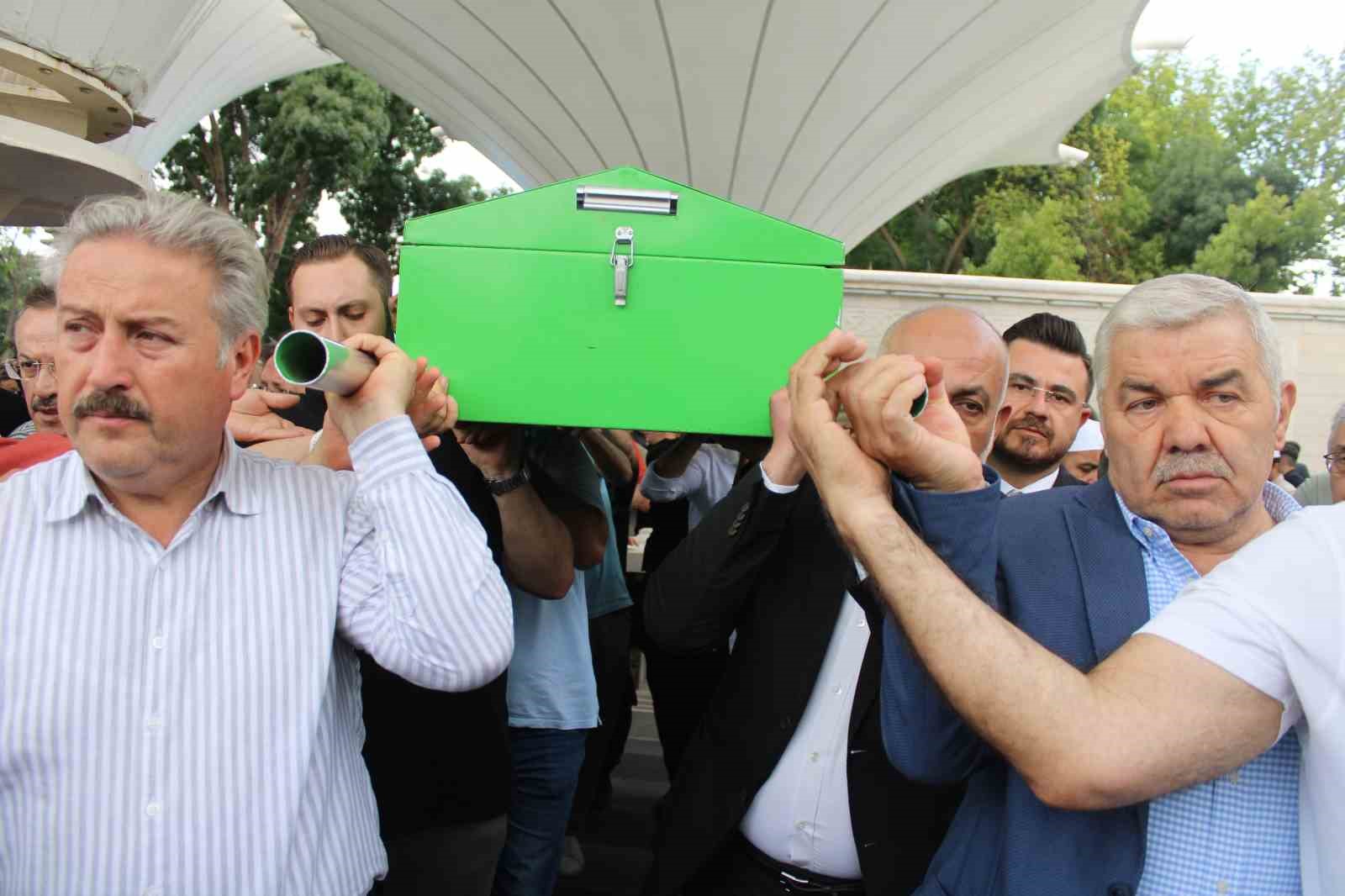 BİSİKLETTEN DÜŞEREK HAYATINI KAYBEDEN ÖZEL KALEM MÜDÜRÜ TOPRAĞA VERİLDİ
