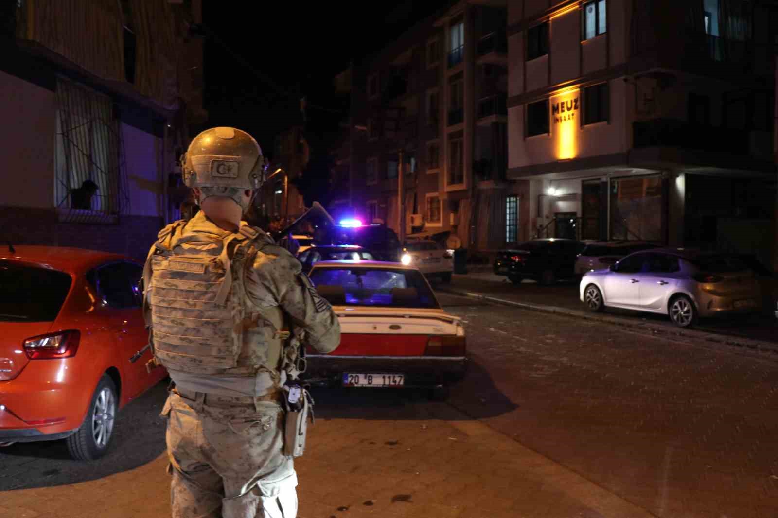 DENİZLİ’DE 53 YILLA ARANAN 2 FİRARİ JASAT’IN SIKI TAKİBİNDEN KAÇAMADI
