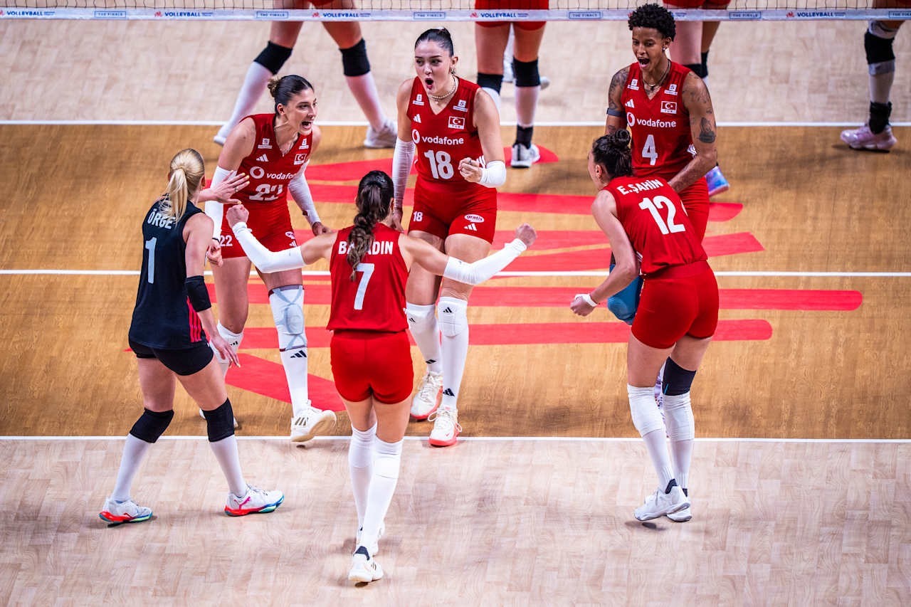 A MİLLİ KADIN VOLEYBOL TAKIMI, MİLLETLER LİGİ’NDE FİNALE YÜKSELDİ