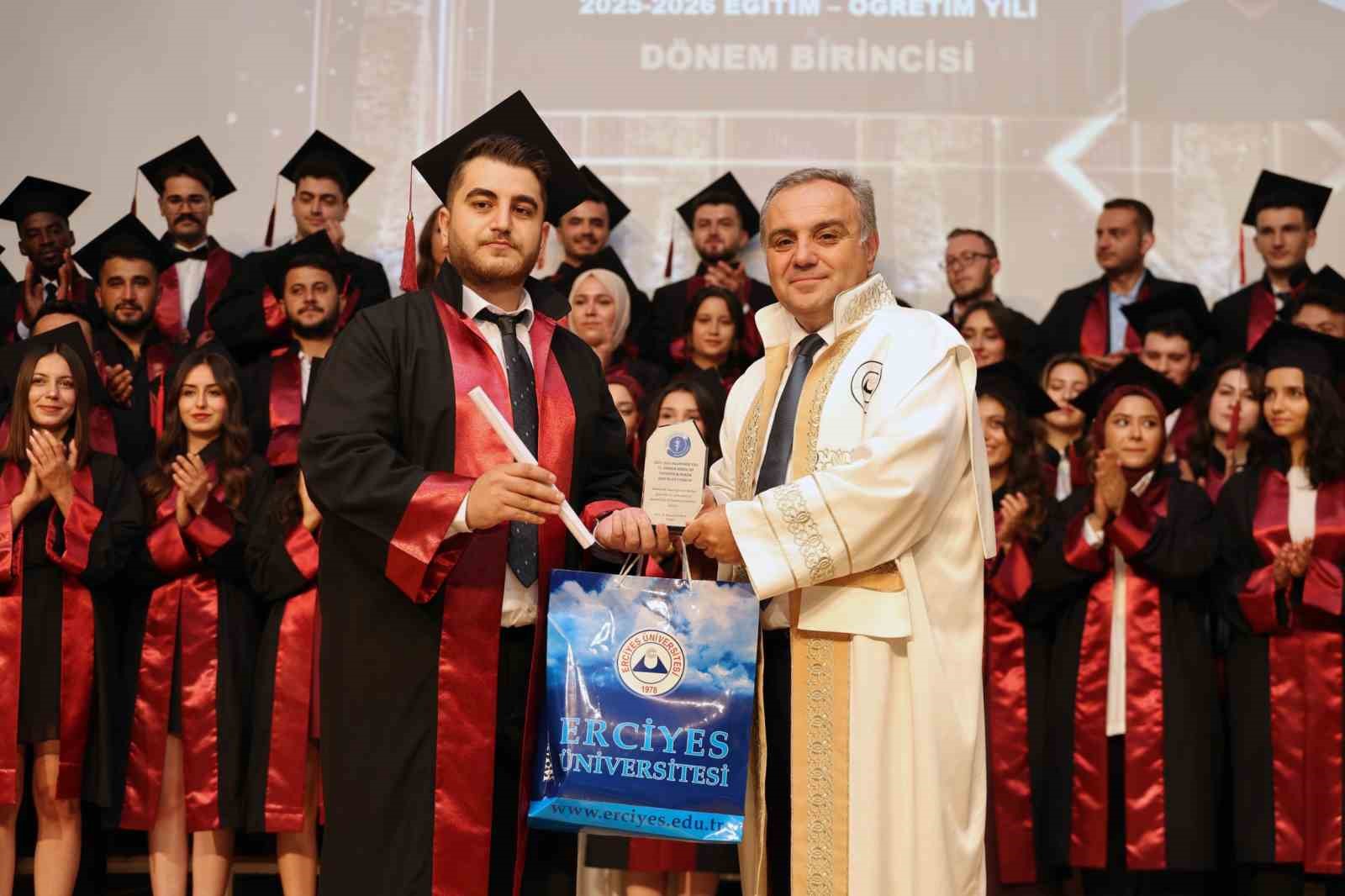 ERÜ VETERİNER FAKÜLTESİ YENİ MEZUNLARINI VERDİ