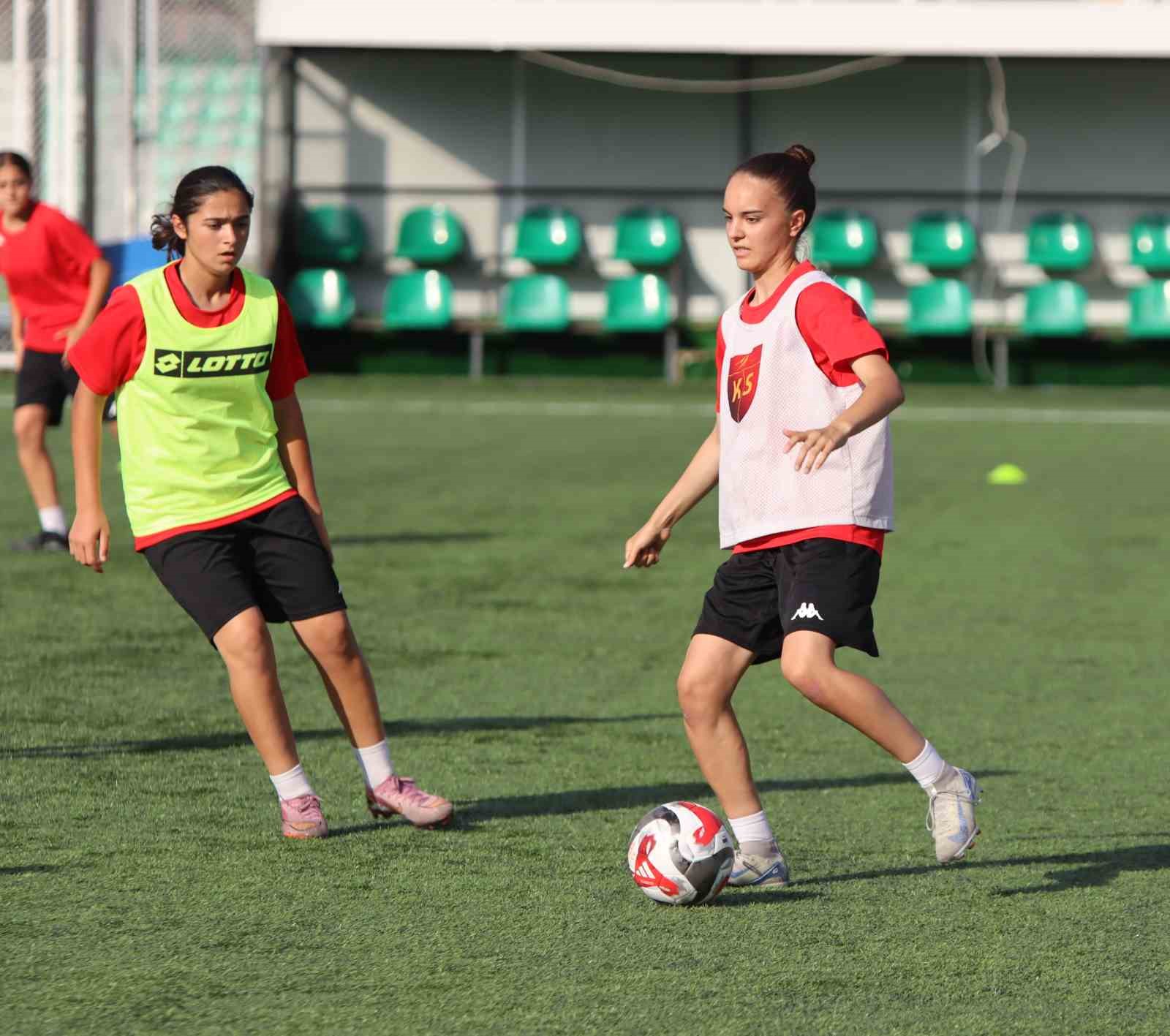 KAYSERİ KADIN FUTBOL KULÜBÜ, SÜPER LİG’E HAZIRLANIYOR