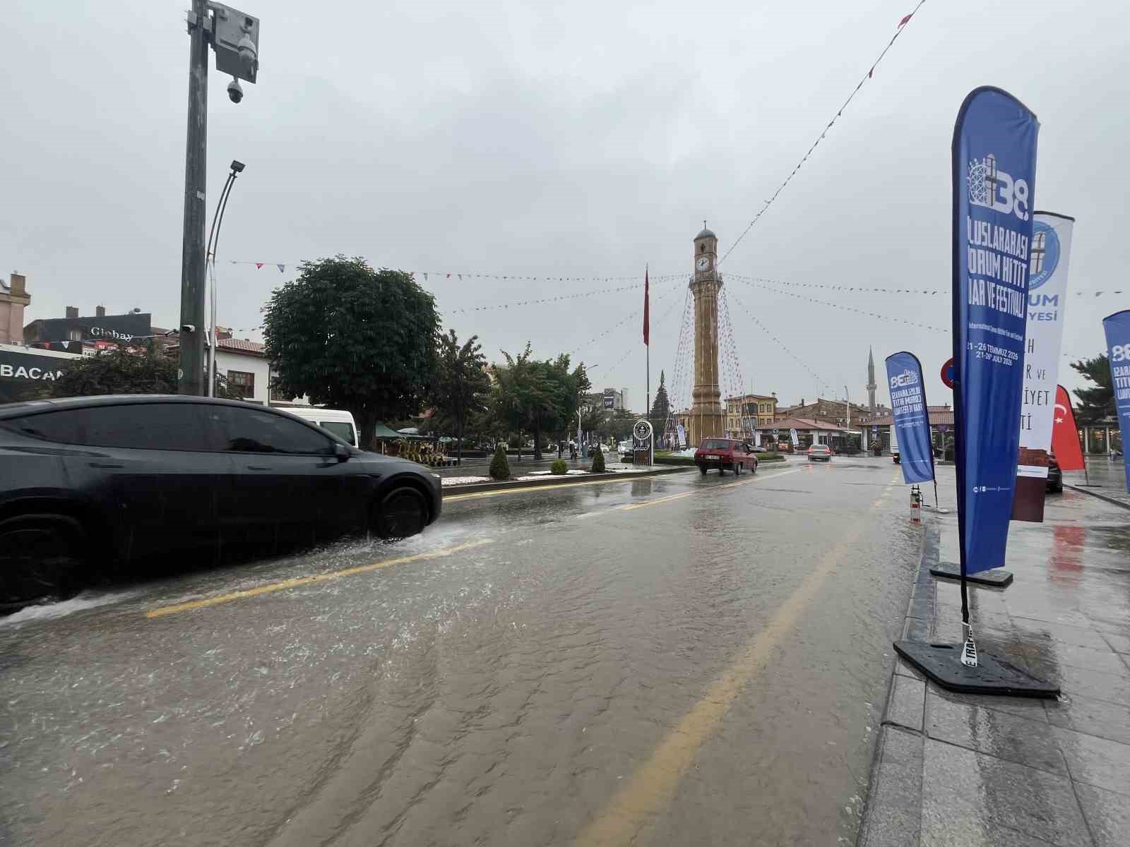 ÇORUM’DA SAĞANAK HAYATI OLUMSUZ ETKİLEDİ